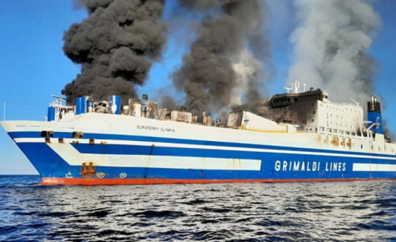 Девет българи са в неизвестност след пожара на ферибота до остров Корфу