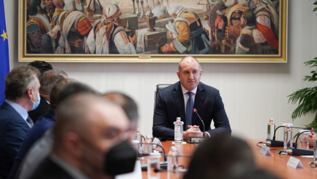 Радев: Вписването на македонските българи в Конституцията на РСМ да бъде задължително условие за ЕС