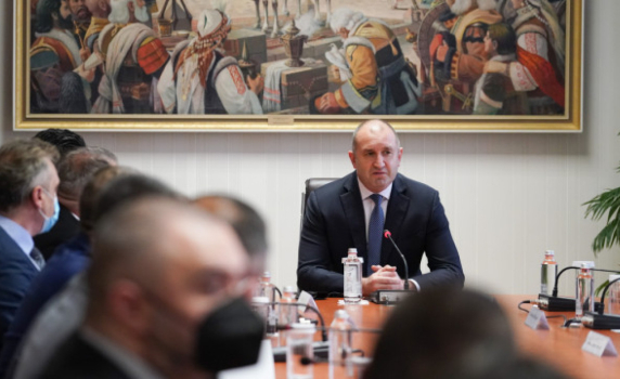 Радев: Вписването на македонските българи в Конституцията на РСМ да бъде задължително условие за ЕС