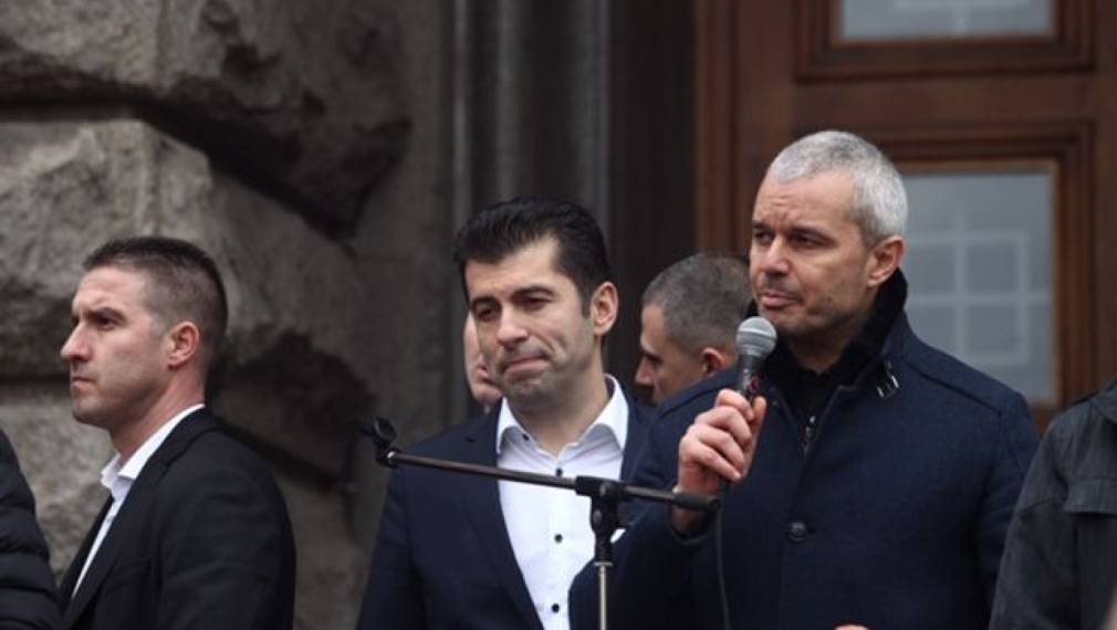 Освиркаха Кирил Петков на протеста на "Възраждане"