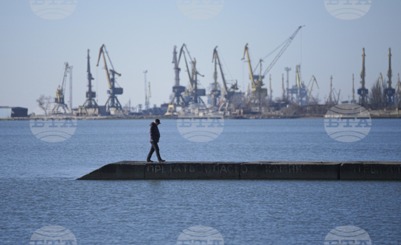 Русия спря движението на търговски кораби в Азовско море