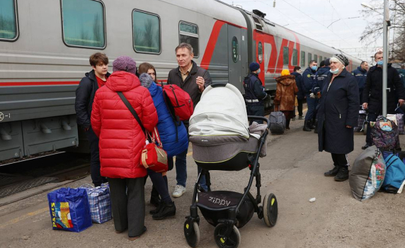 Над 105 хил. души са евакуирани в Русия от Донбас