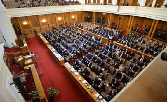 Парламентът обсъжда декларация за Украйна (на живо)