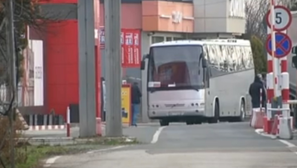 Първите евакуирани българи от Украйна пристигнаха в страната (видео)