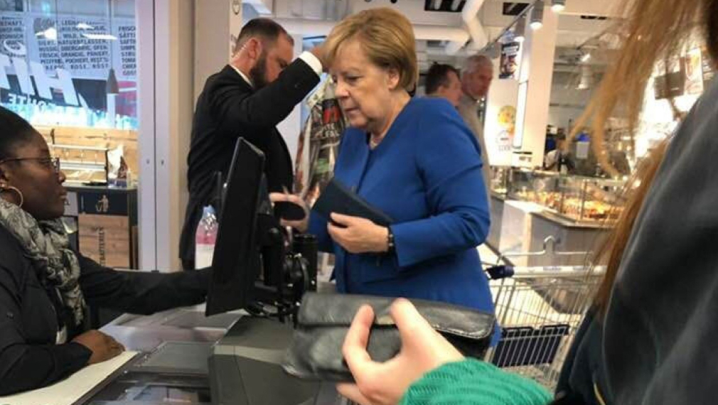 Обраха Ангела Меркел в магазин за деликатеси в Берлин