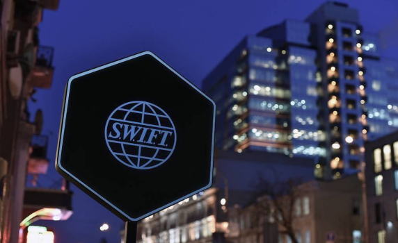 Западните страни се договориха да изключат руските банки от SWIFT