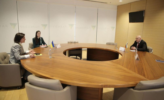 Главният прокурор Иван Гешев разговаря по телефона с главния прокурор на Украйна Ирина Венедиктова