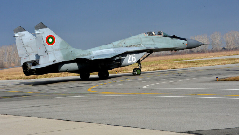 Българската бойна авиация може да бъде прехвърлена на Украйна