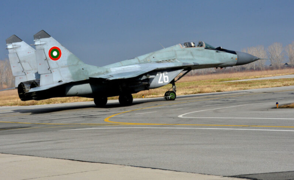 Българската бойна авиация може да бъде прехвърлена на Украйна