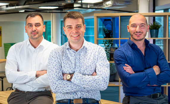 Payhawk е първият български еднорог след инвестиция от $100 млн. в сделката с Lightspeed при оценка на компанията от $1 милиард