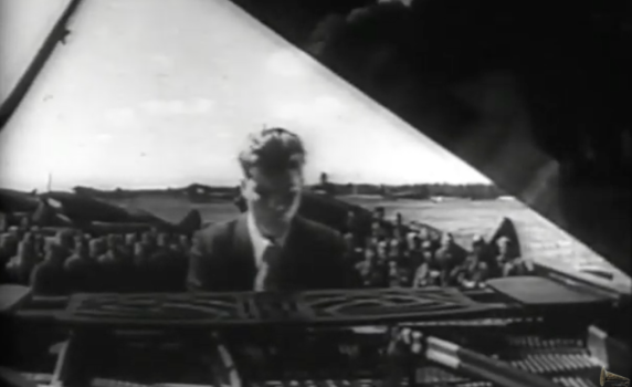 1940 г. - Емил Гилелс свири пред съветски войници Прелюд N5 в сол минор, оп. 23 от Рахманинов