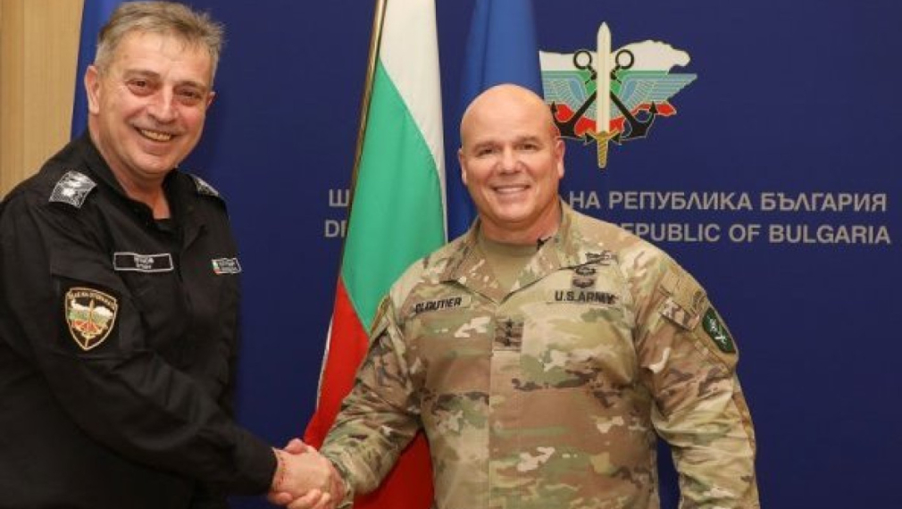 Шефът на сухопътното командване на НАТО е изненадващо в България