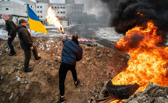"Ще го взривим" - украинците са готови да жертват последния мост, водещ към Киев