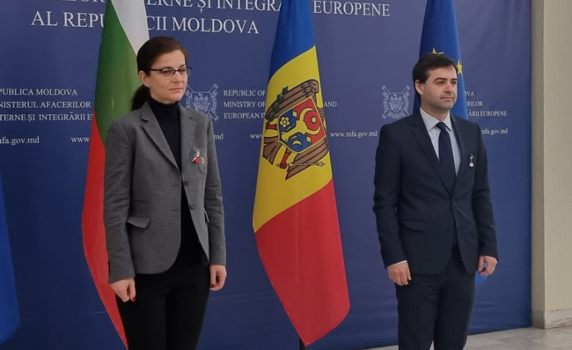 Генчовска: България може да помогне на Молдова в бежанската криза