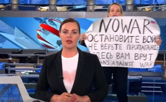 Овсянникова от години работи за режима на Путин. Сега ли разбра за безбройните му престъпления?