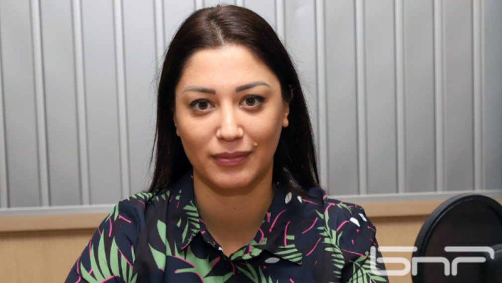 Евелина Славкова: Меденият месец за правителството приключи