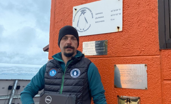 Таблетът Dell Latitude 7220 помага за научната работа на българската полярна експедиция при минусови температури