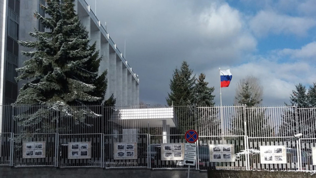 Руското посолство: Изгонените от България руски дипломати напуснаха страната