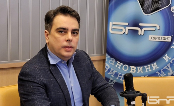 Асен Василев: Личното ми мнение е, че трябва да изпратим боеприпаси на Украйна