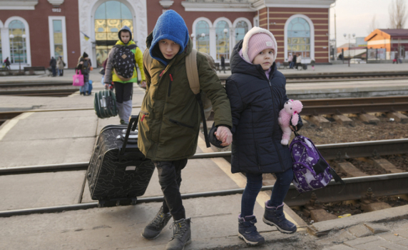 ЕК: Има опасност украински деца бежанци да станат жертви на трафик