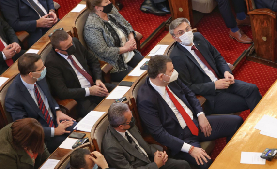 ДПС поиска Асен Василев да покаже на депутатите Плана за възстановяване