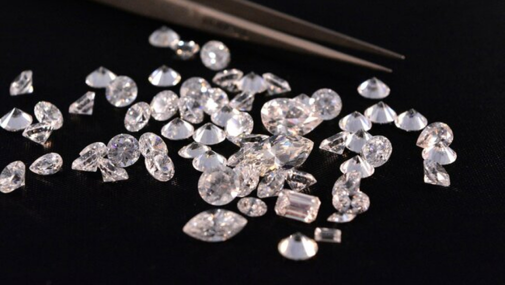 "Тифани" спира да работи с руски диаманти