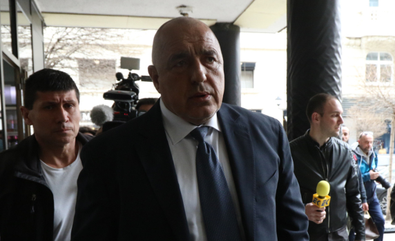 Борисов след разпита в прокуратурата: Докато се тълпите тук, правителството натрупа 1,5 млрд. дълг