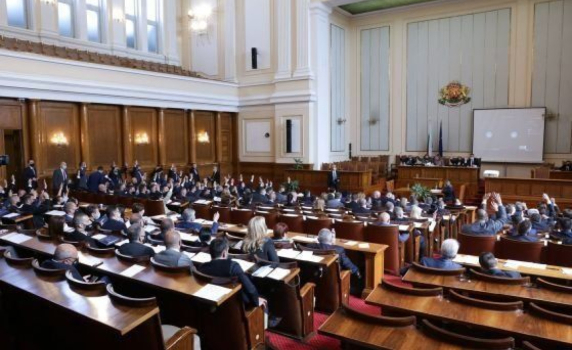 Парламентът се раздели относно военната помощ за Украйна