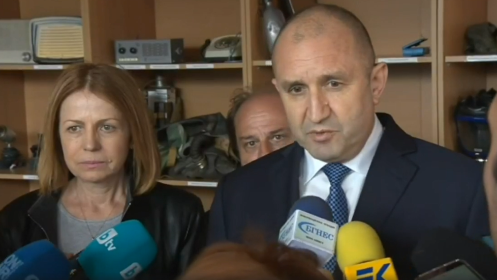 Радев: България трябва да продължава с политиката на вето за членството на РСМ