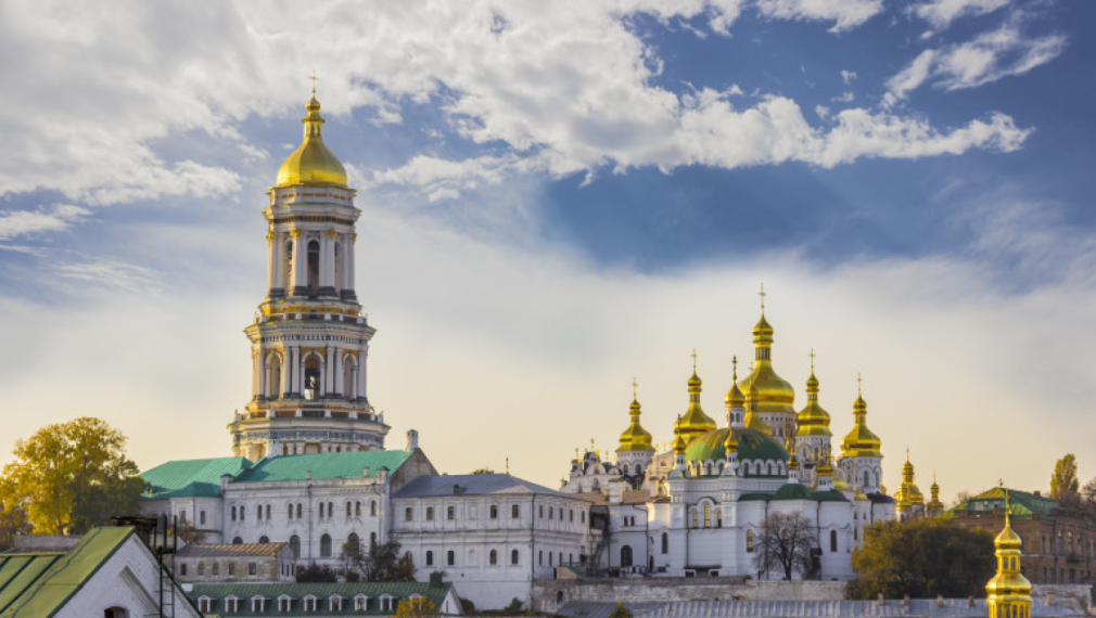 Украйна забранява Руската православна църква, отнема ѝ всички имоти и пари