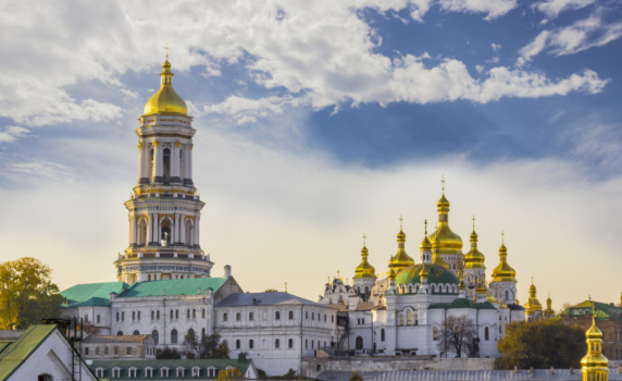 Украйна забранява Руската православна църква, отнема ѝ всички имоти и пари