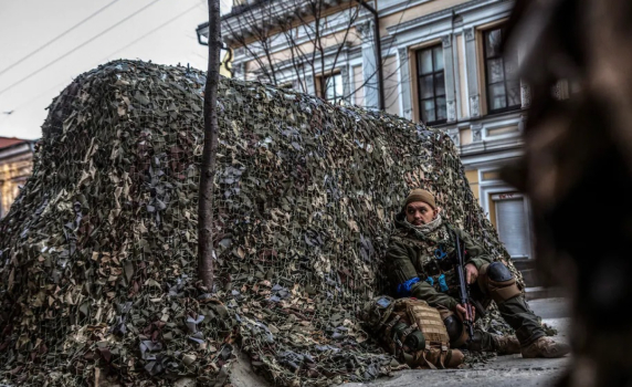 “Вашингтон Пост”: Неудобната истина за цивилните, които Украйна използва като жив щит