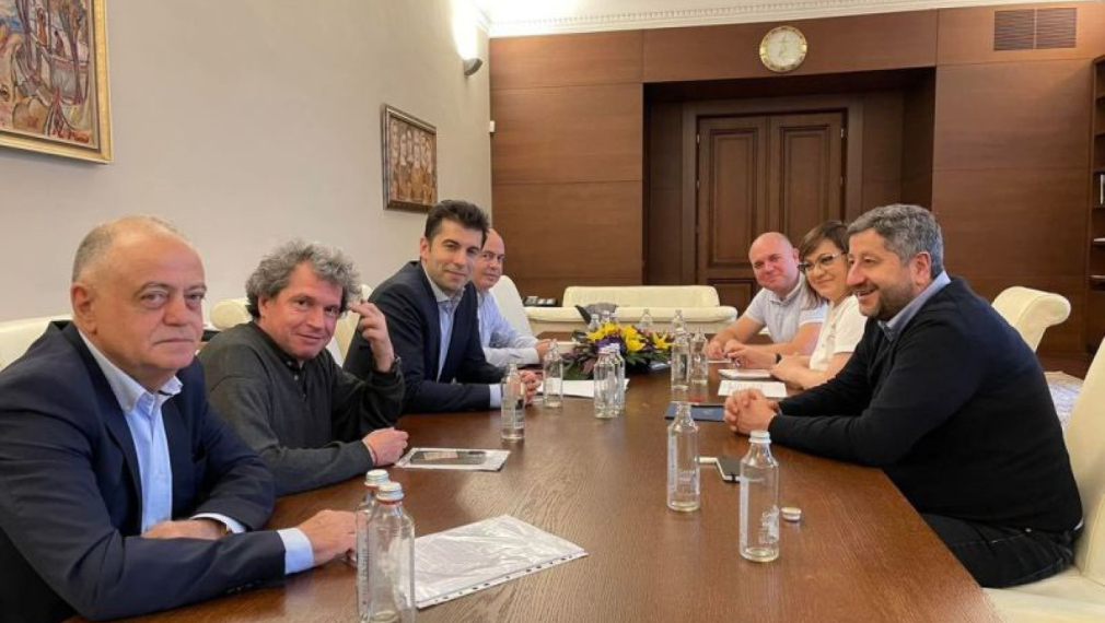 Управляващата коалиция провежда спешна среща в Министерски съвет за Украйна и БНБ