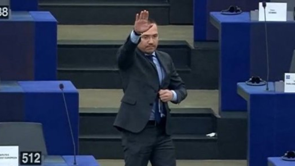 Европарламентът глоби Джамбазки с 2000 евро