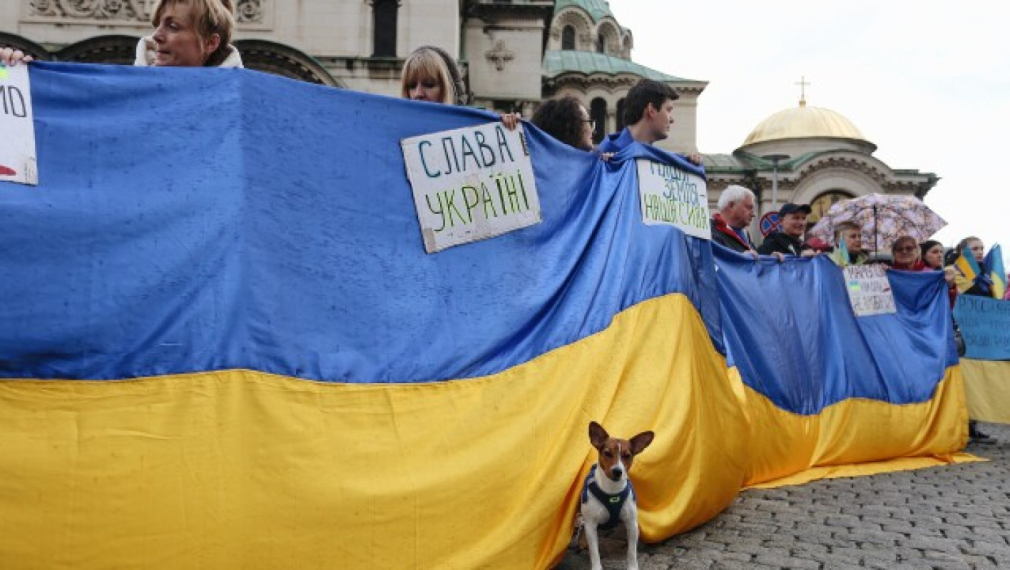 "Не сме неутрални": Десетки граждани се събраха в София в подкрепа на Украйна