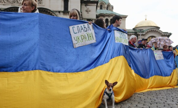 "Не сме неутрални": Десетки граждани се събраха в София в подкрепа на Украйна