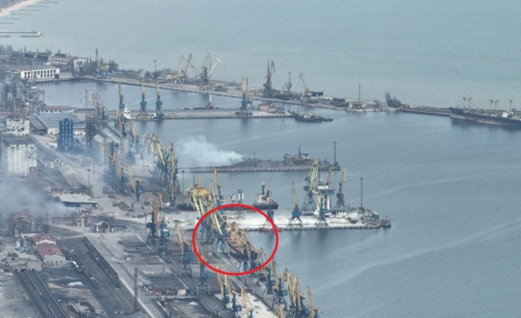 Военното министерство отрече корабът с български моряци да е превзет