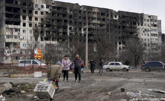 Жители на Мариупол: Украйна разруши града ни, а казва на света, че Русия го прави (видео)