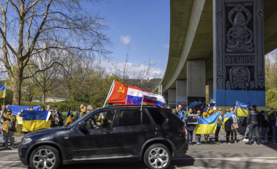 В Германия се състояха протести в подкрепа на Русия и контрапротести в поддръжка на Украйна