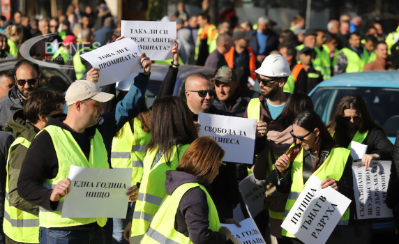 Пътни строители на протест: Това ли е промяната?