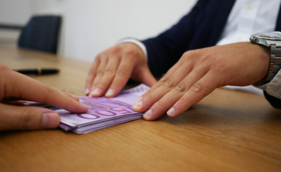 NIELSEN: 60% от българите в момента ползват някакъв вид заем или финансов кредит