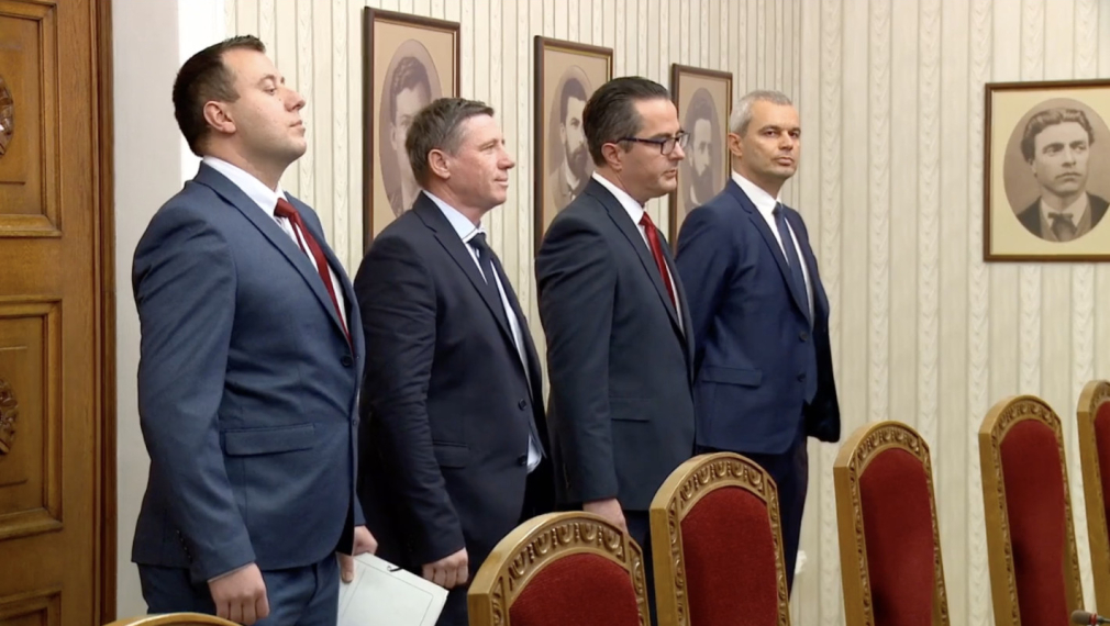 "Възраждане": Правителството заобикаля парламента и изпраща оръжия за Украйна