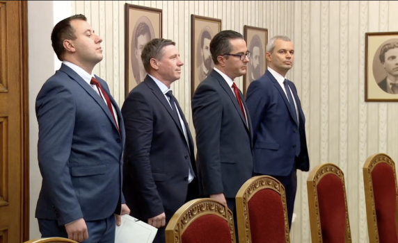 "Възраждане": Правителството заобикаля парламента и изпраща оръжия за Украйна