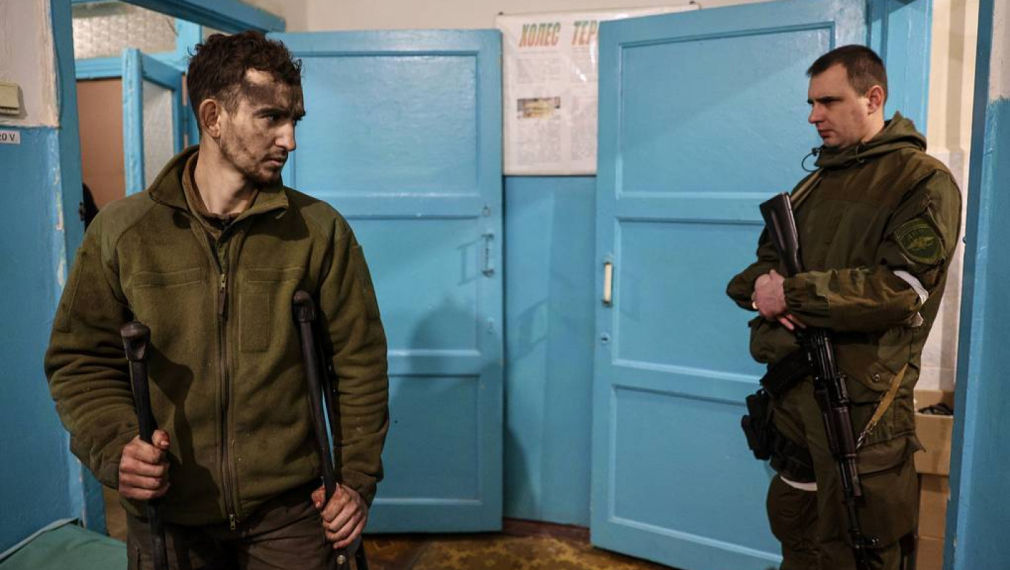 ДНР съобщи, че петима украински войници от "Азовстал" са се предали
