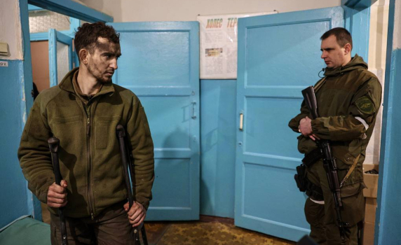ДНР съобщи, че петима украински войници от "Азовстал" са се предали