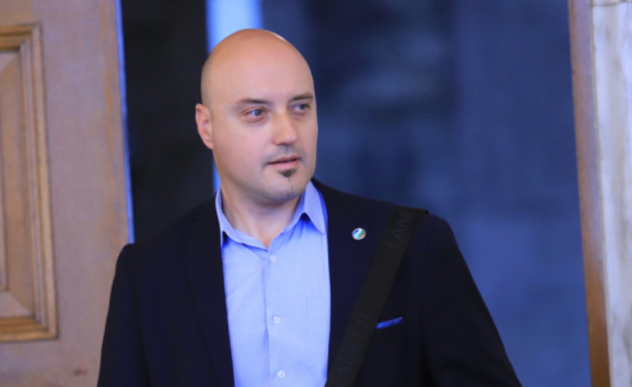 Атанас Славов: Ако НС не гласува за оръжия за Украйна, ДБ ще обсъди участието си в коалицията