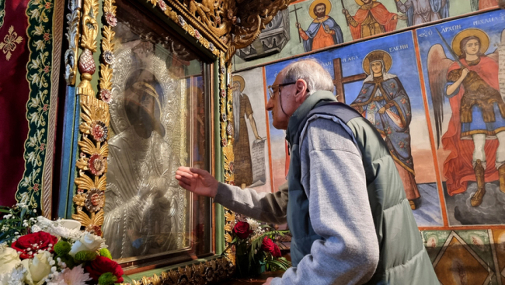 Стотици хора участваха в литийното шествие с чудотворната икона на Пресвета Богородица от Бачковския манастир