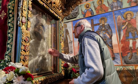 Стотици хора участваха в литийното шествие с чудотворната икона на Пресвета Богородица от Бачковския манастир