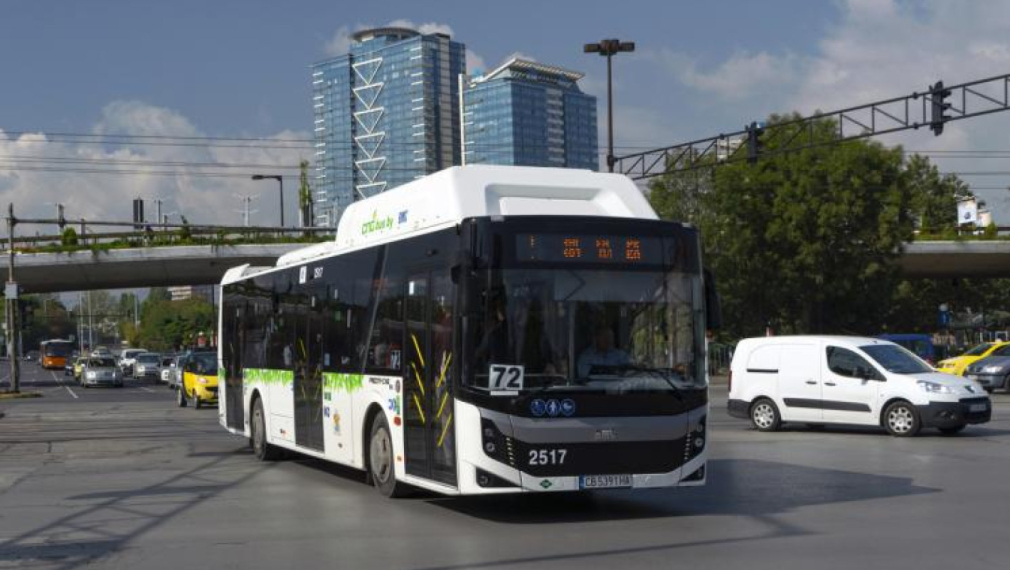 Намаляват наполовина автобусите в София при липса на газ
