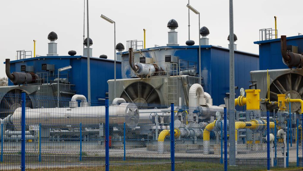 Полша продължава да купува руски газ с реверсивни доставки от Германия, след като спряха преките доставки